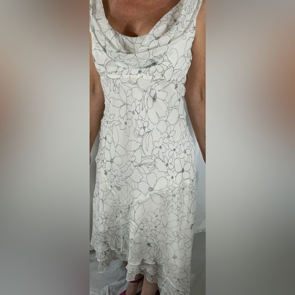 White House Black Market Dresses & Skirts - White House Black Market Ivory and Charcoal Floral Dress